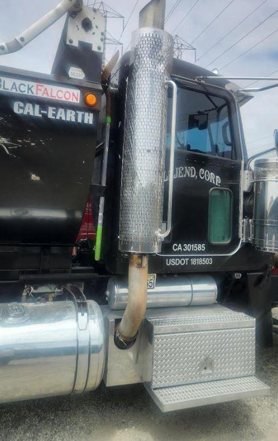 Used 2010 PETERBILT 388 Dump Truck