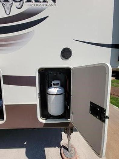 Used 2015 Heartland Bighorn 3875FB