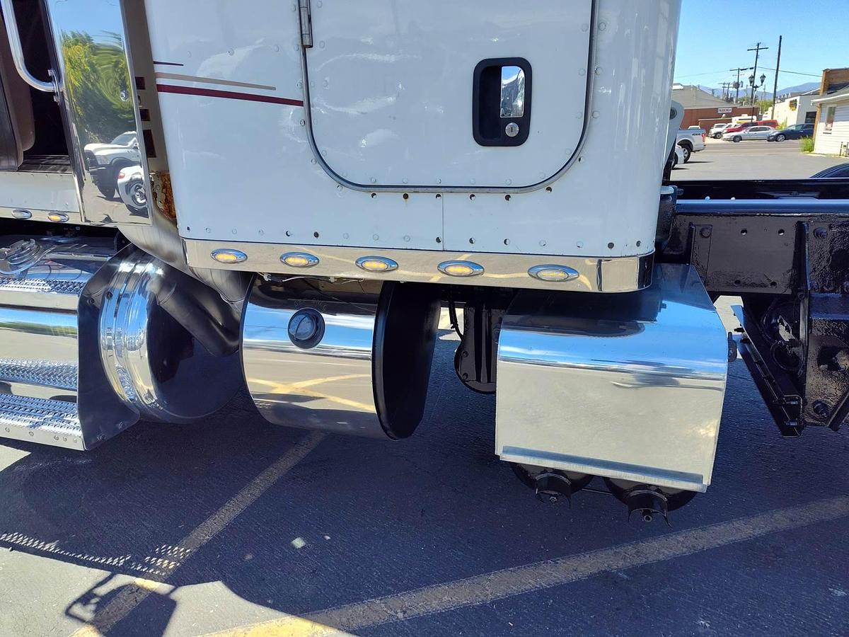 Used 2015 Peterbilt 389 Sleeper Semi Truck