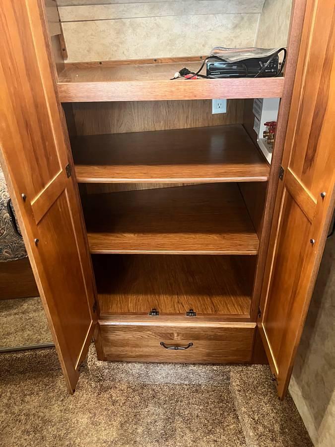 Used 2015 Keystone Montana Fifth Wheel