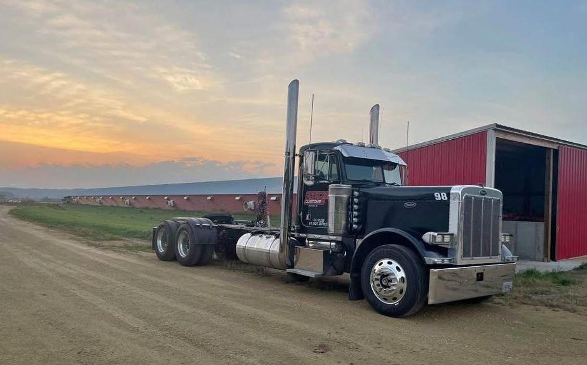 Used 1998 PETERBILT 379EXHD Day Cab