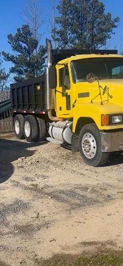 Used 2005 Mack CHN613
