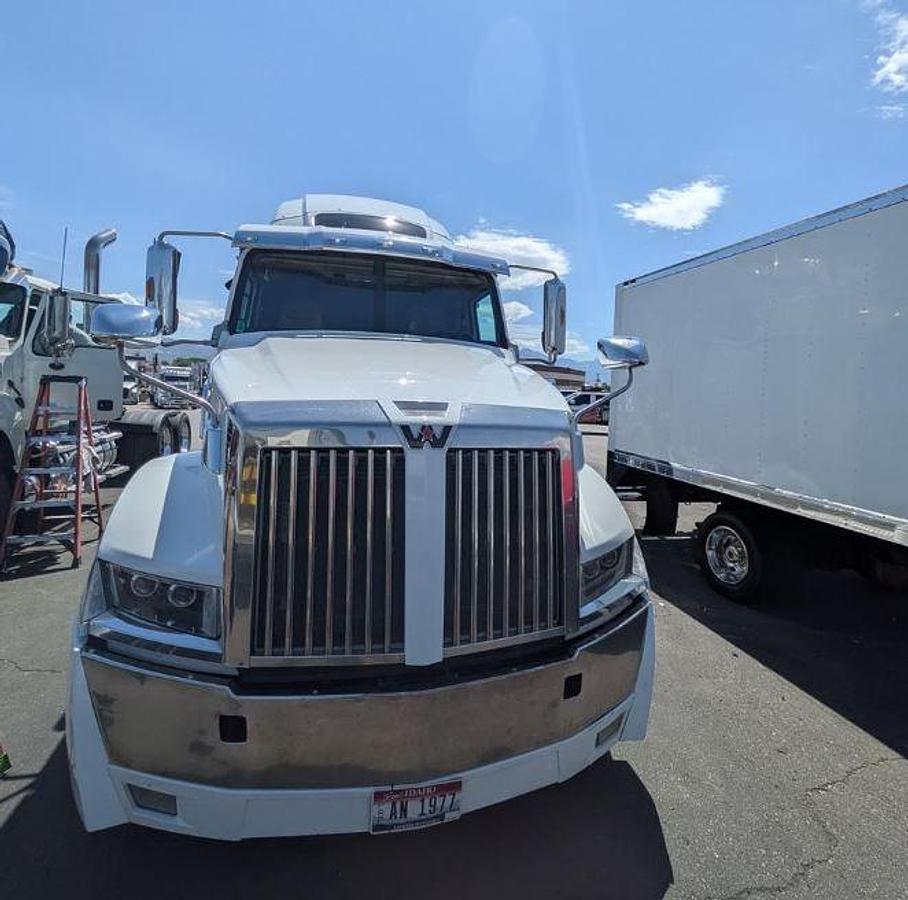Used 2022 Western Star 5700XE