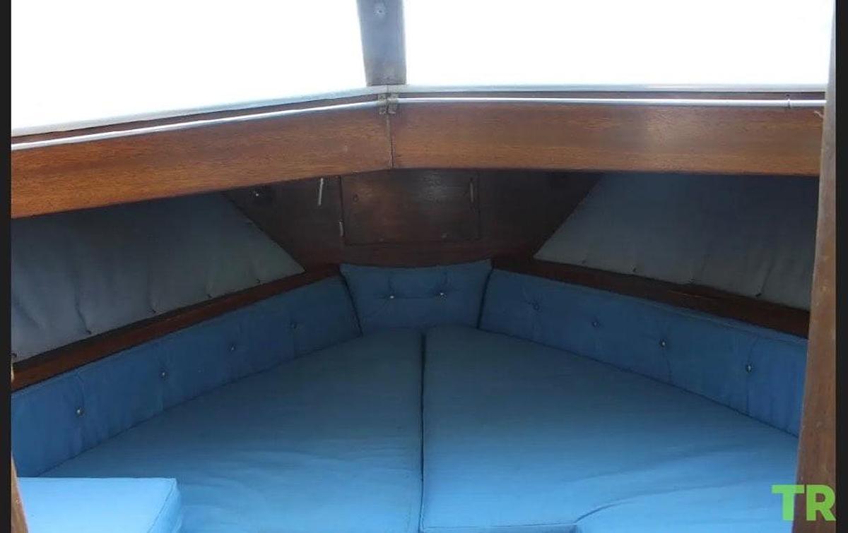 Used 1967 Chris-Craft Commander Classic Cruiser Boat