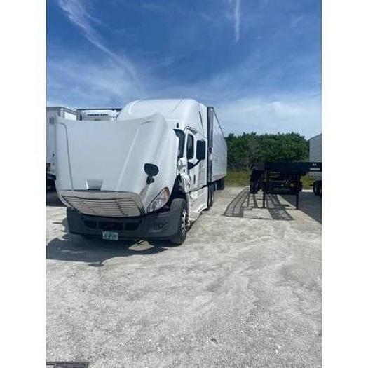 Used 2016 Freightliner Cascadia Sleeper