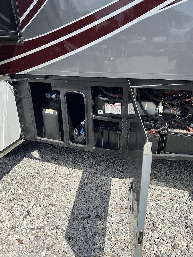 Used 2022 Fleetwood Discovery LXE 40M Class A Motorhome