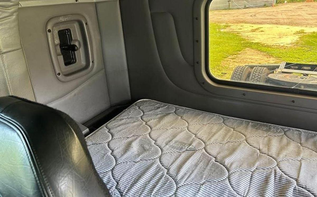 Used 2019 Peterbilt 389 Conventional Sleeper Cab