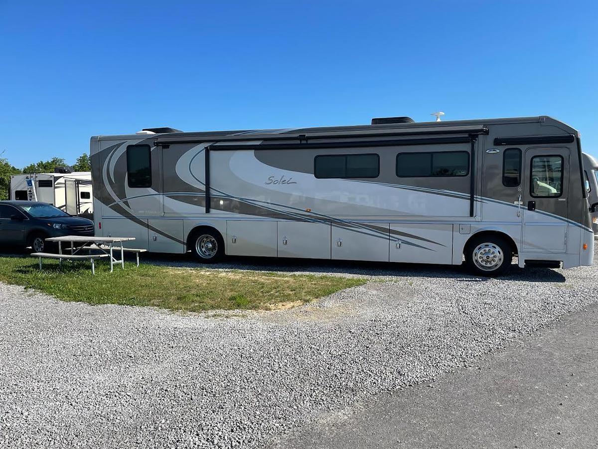 Used 2014 Itasca Solei 38R | Bath & Half | Cummins Diesel | Bunk Beds | Washer & Dryer | Full-Time Ready