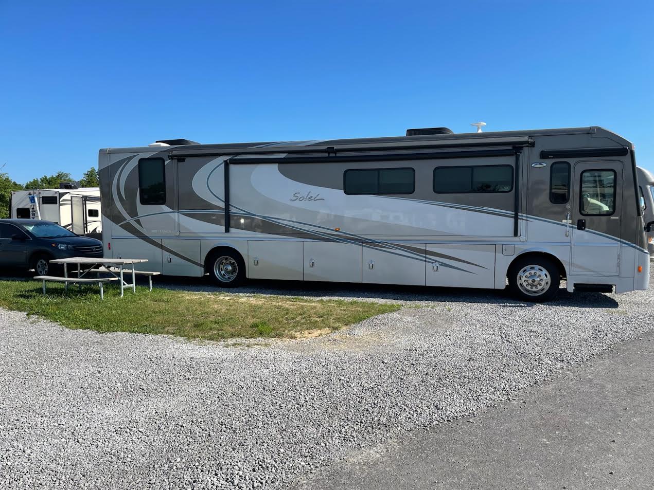 Used 2014 Itasca Solei 38R | Bath & Half | Cummins Diesel | Bunk Beds | Washer & Dryer | Full-Time Ready