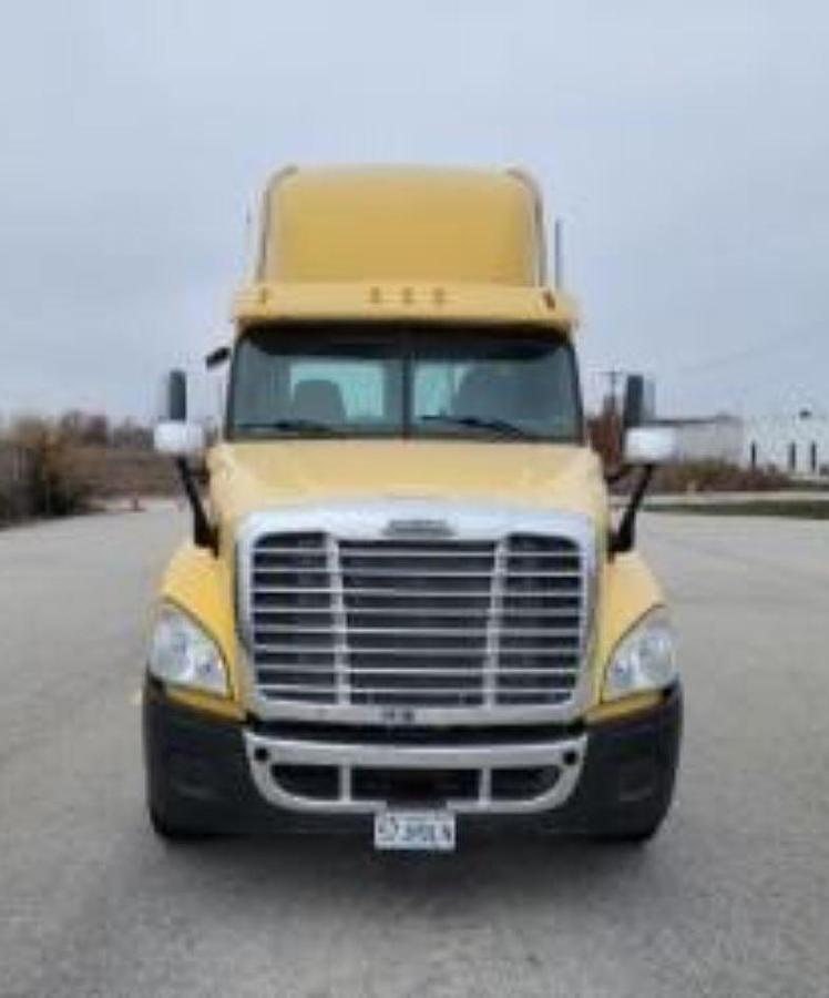 Used 2012 FREIGHTLINER CASCADIA 113