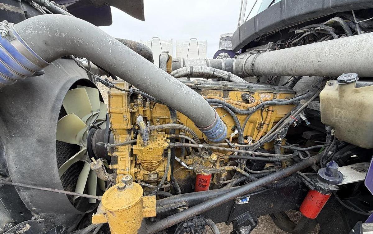 Used 2005 KENWORTH W900L Conventional Sleeper Semi Truck