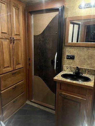 Used 2014 Elite 3 Horse Slant Load