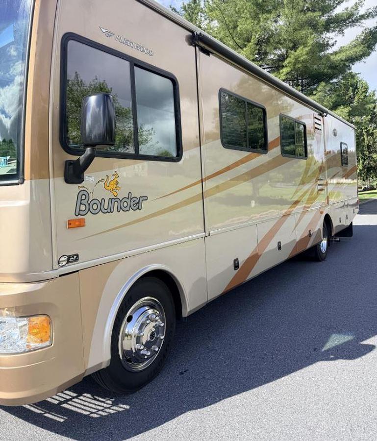 Used 2007 Fleetwood Bounder 35E