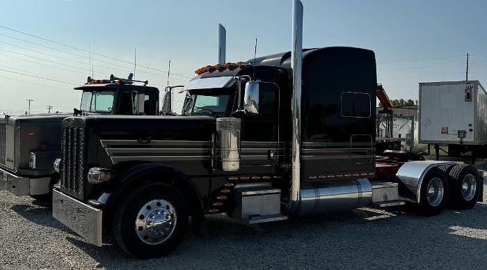Used 2015 Peterbilt 389 Glider Kit