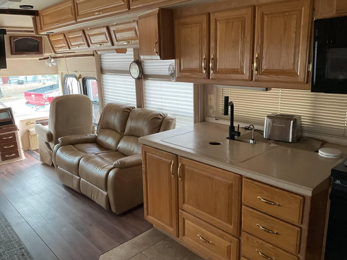 Used 2005 Alfa See Ya 40’ Diesel Pusher