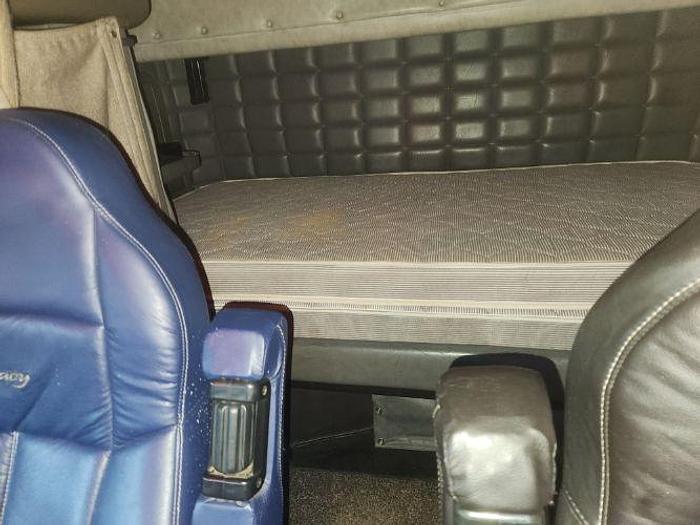 Used 2001 Peterbilt 379 American Class