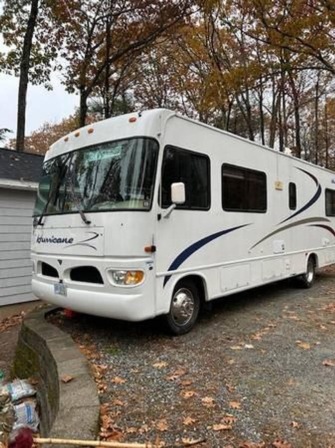 Used 2001 Four Winds Hurricane