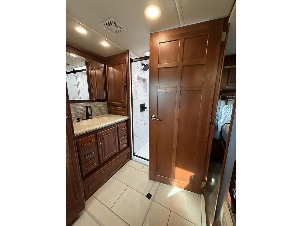 Used 2015 Winnebago Itasca Ellipse 42HD