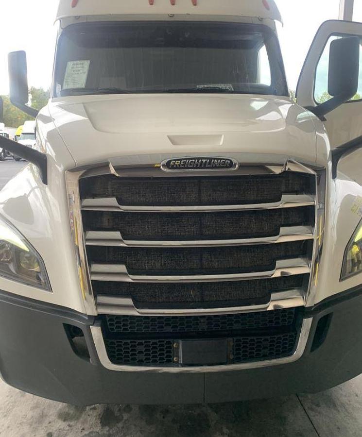 Used 2018 Freightliner CASCADIA 126