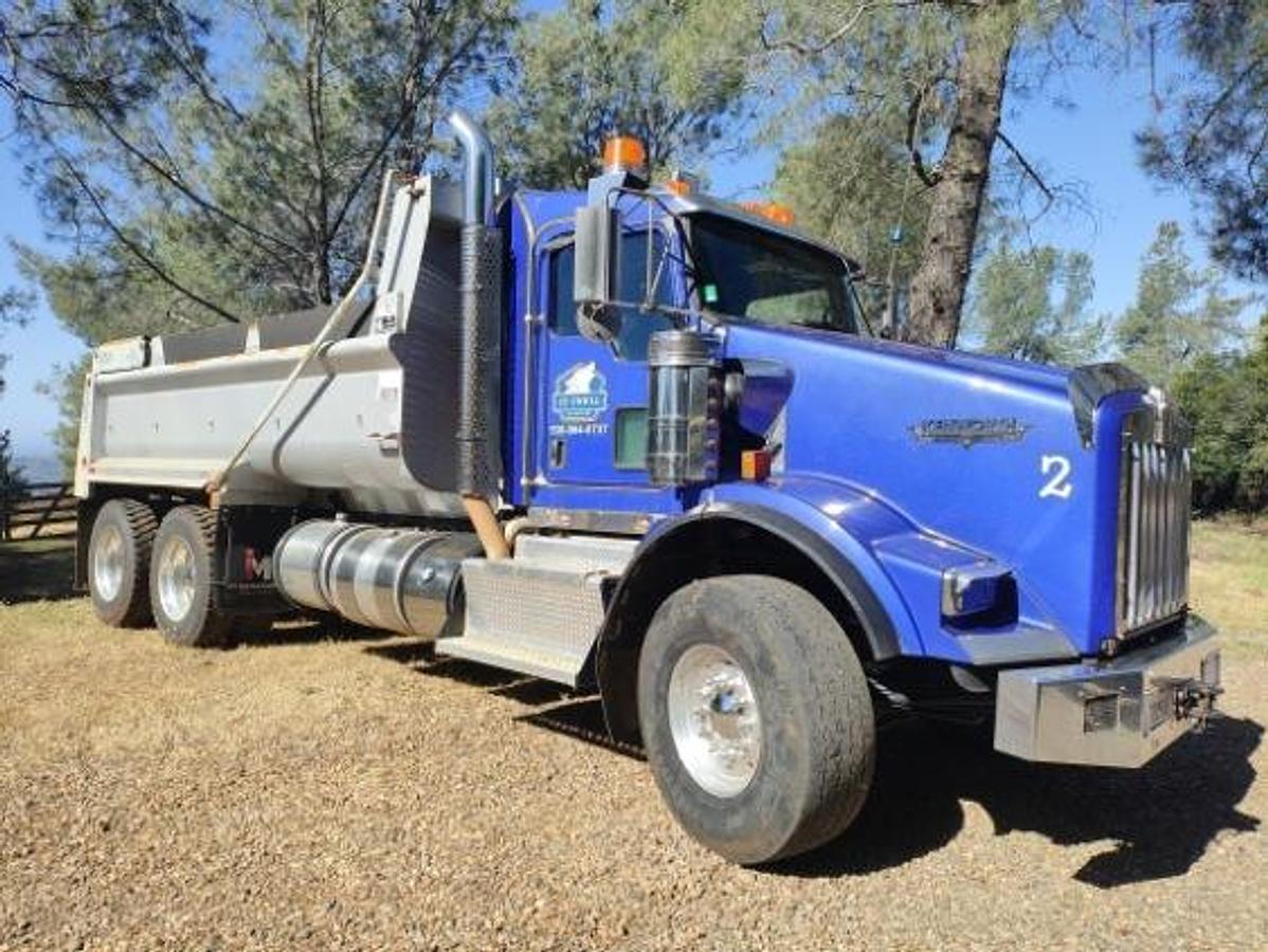 Used 2016 Kenworth T800 Day Cab Truck • Heavy-Duty Diesel