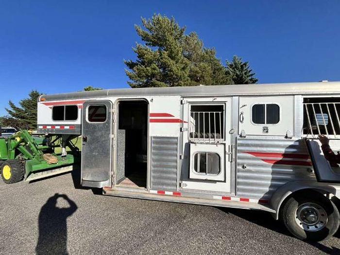 Used 2005 4 Star 3 HORSE