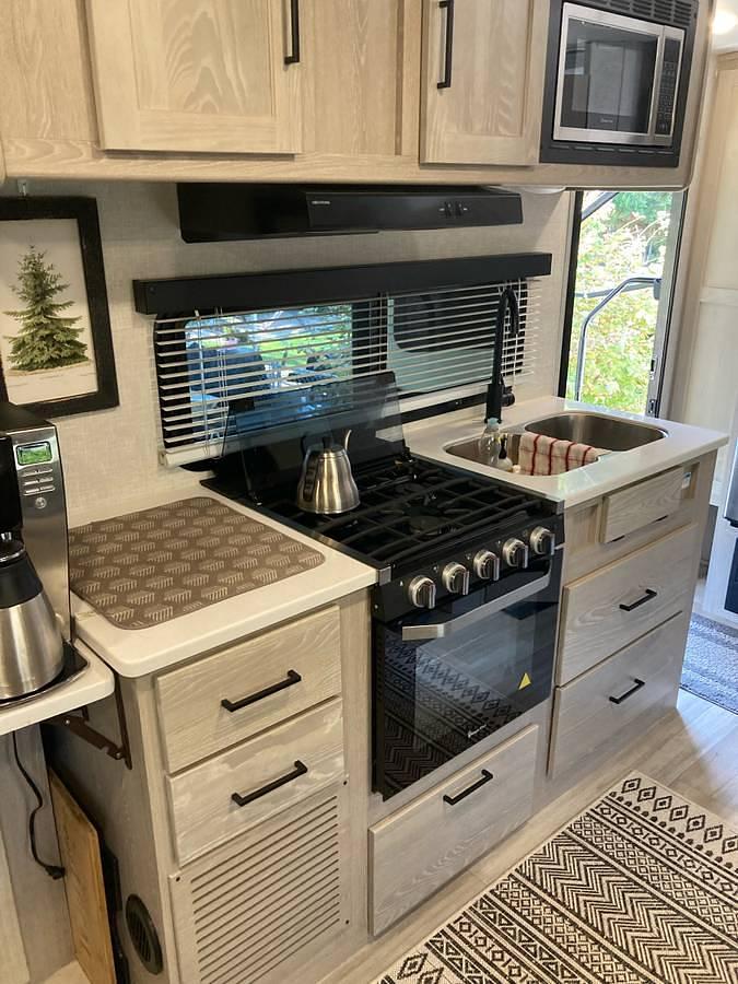 Used 2022 Forest River Flagstaff Micro Lite 21FBRS Travel Trailer