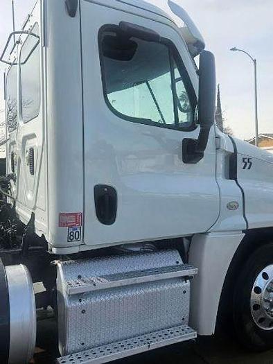 Used 2013 Freightliner Cascadia 125