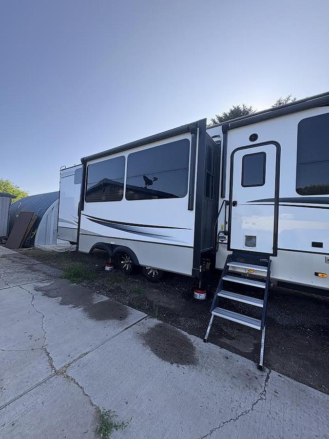 Used 2022 Keystone Avalanche 390D Fifth Wheel