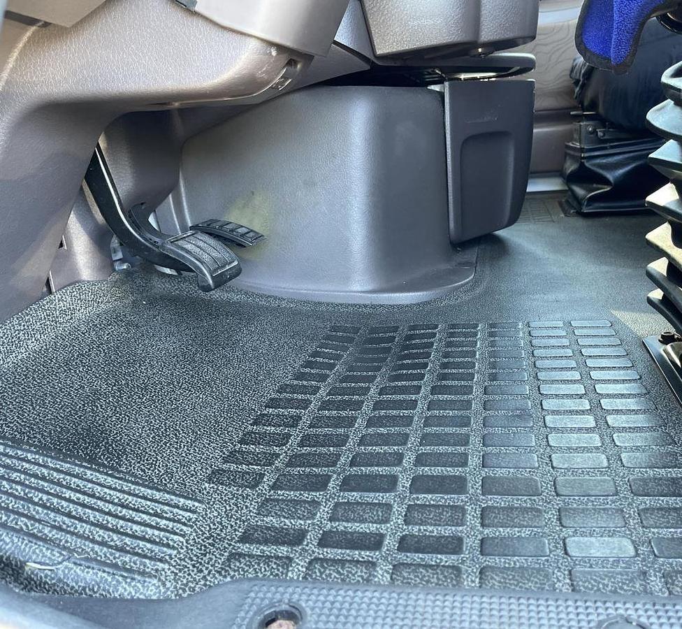 Used 2018 Volvo VNL64T670 Sleeper Semi Truck