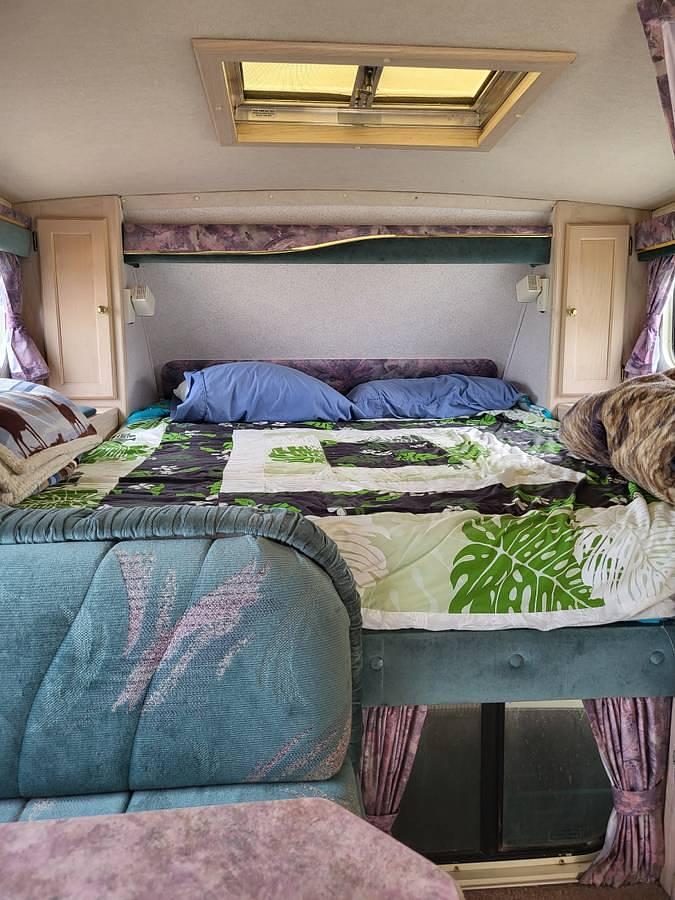 Used 1996 Bigfoot 2500 10’ Pickup Camper