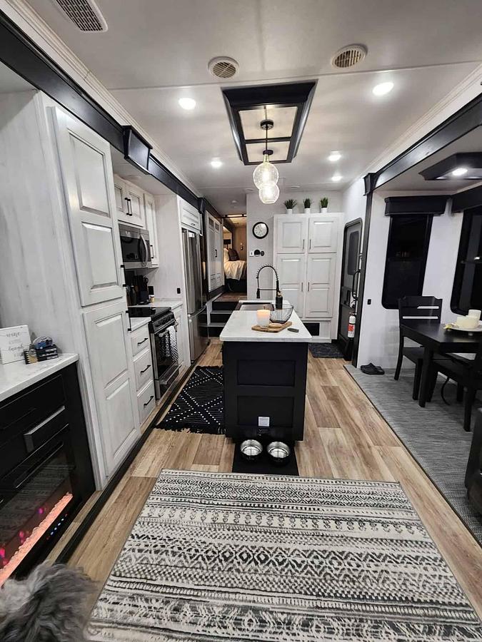 Used 2023 Heartland Big Horn 3700 RL