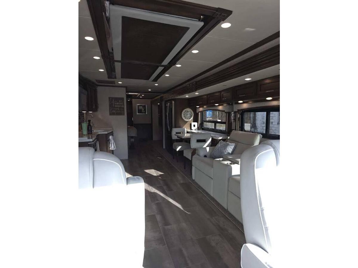 Used 2022 Newmar Ventana 4369