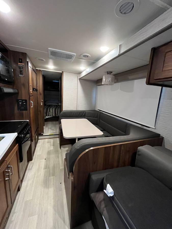 Used 2022 Winnebago Minnie Winnie E-Series 32-1 Class C Motorhome