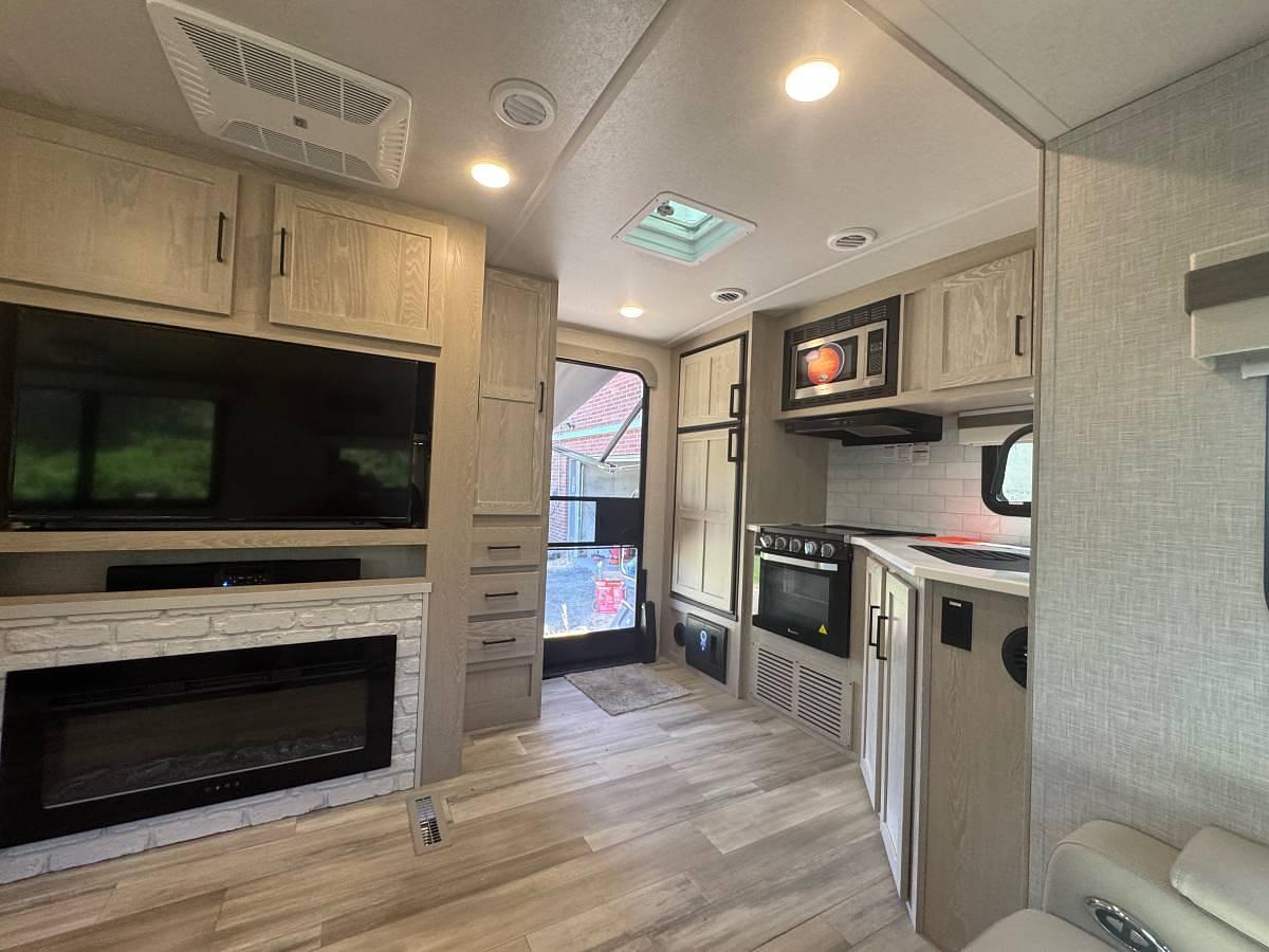 Used 2023 Rockwood Ultra Lite Travel Trailer