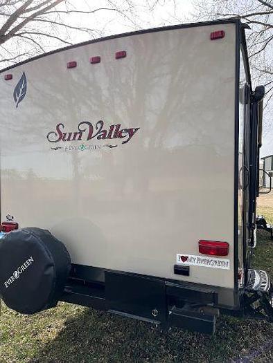Used 2015 Evergreen Sun Valley S299DBH