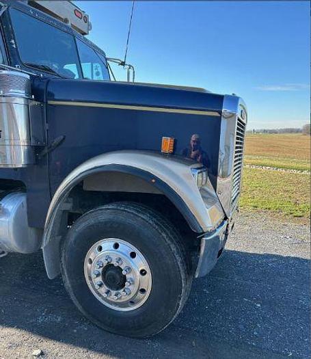 Used 2005 Freightliner FLD120 Dump Truck