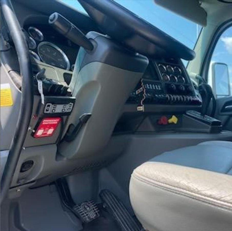 Used 2015 Kenworth T880 Sleeper Semi Truck