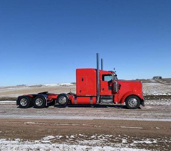 Used 2021 KENWORTH W900L