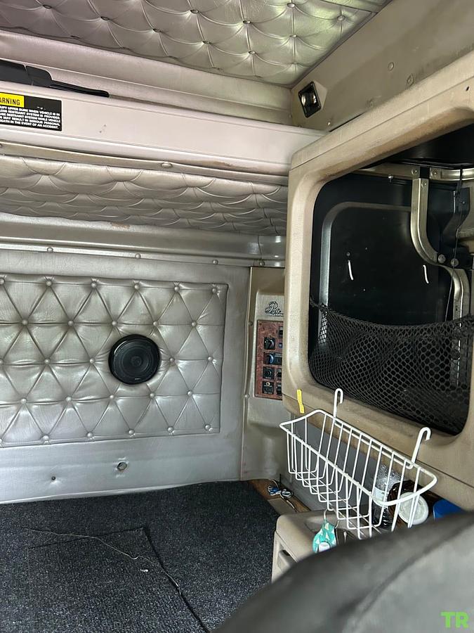 Used 2000 International 9900I Commercial Truck