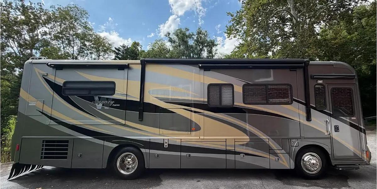 Used 2010 Winnebago Journey Express 34y