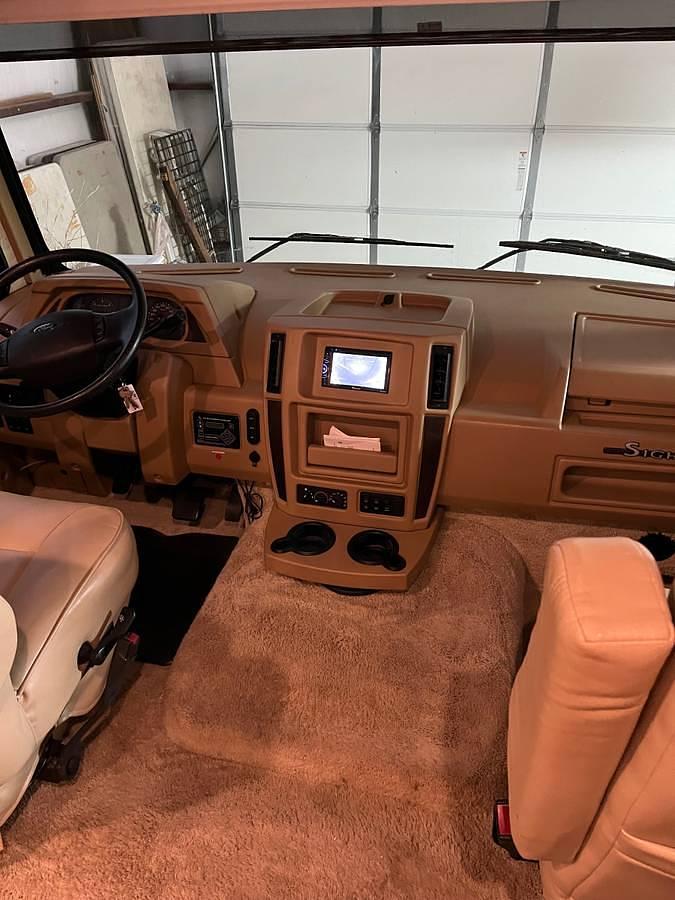 Used 2014 Winnebago Sightseer M33C Class A Motorhome