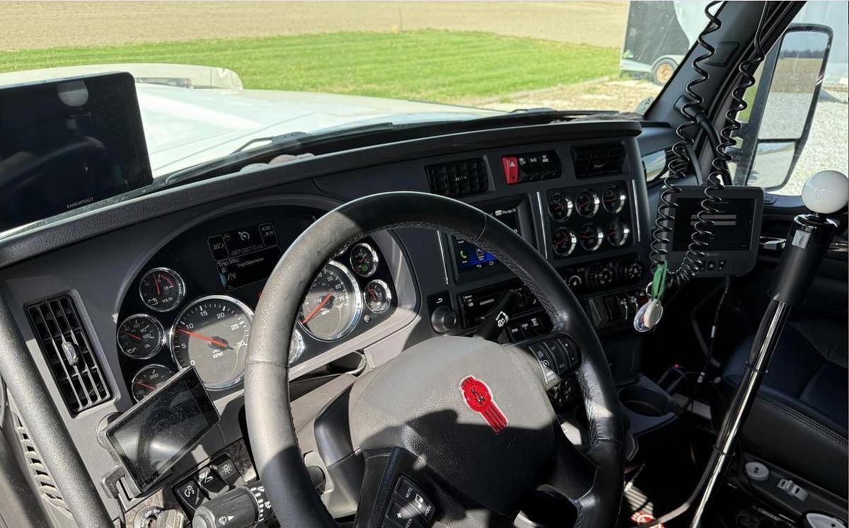 Used 2021 Kenworth W990