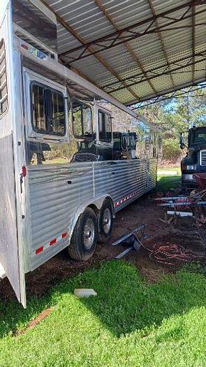 Used 2008 Dream Coach 3 Horse