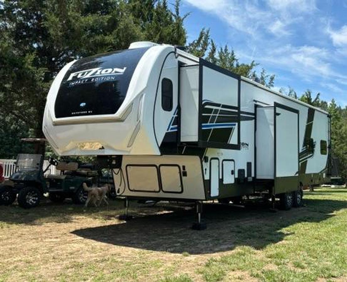 Used 2025 Keystone Fuzion Impact 367