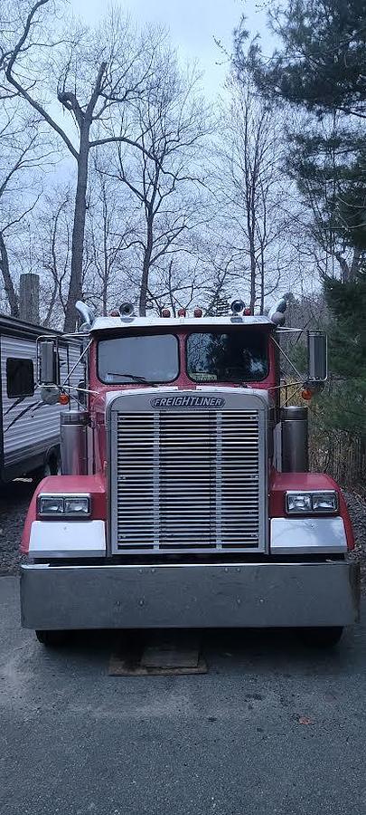 Used 1987 Freightliner FLC120 Conventional Sleeper Semi