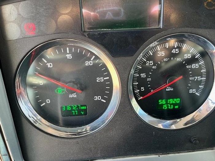 Used 2014 Kenworth T800 Sleeper