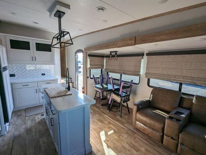 Used 2022 Keystone Arcadia 3660RL