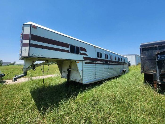 Used 1986 Lite Line 9 Horse Trailer