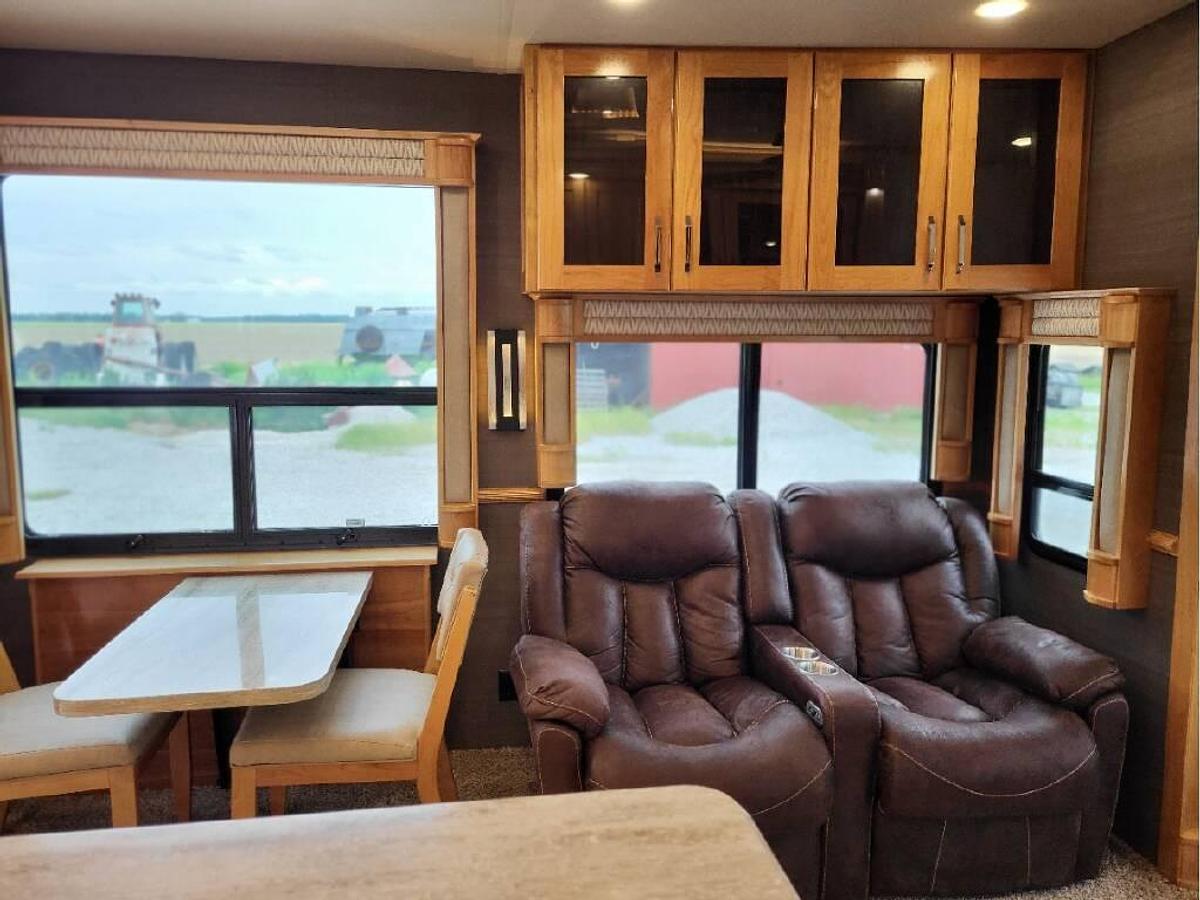 Used 2020 Vanleigh Beacon 39 RLB Fifth Wheel