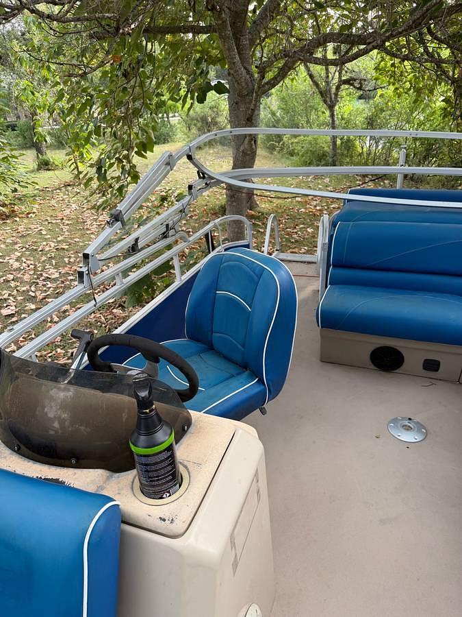 Used 2014 Sun Catcher G3 Pontoon – Yamaha 90 HP 4-Stroke – 500 Hours – Trolling Motor